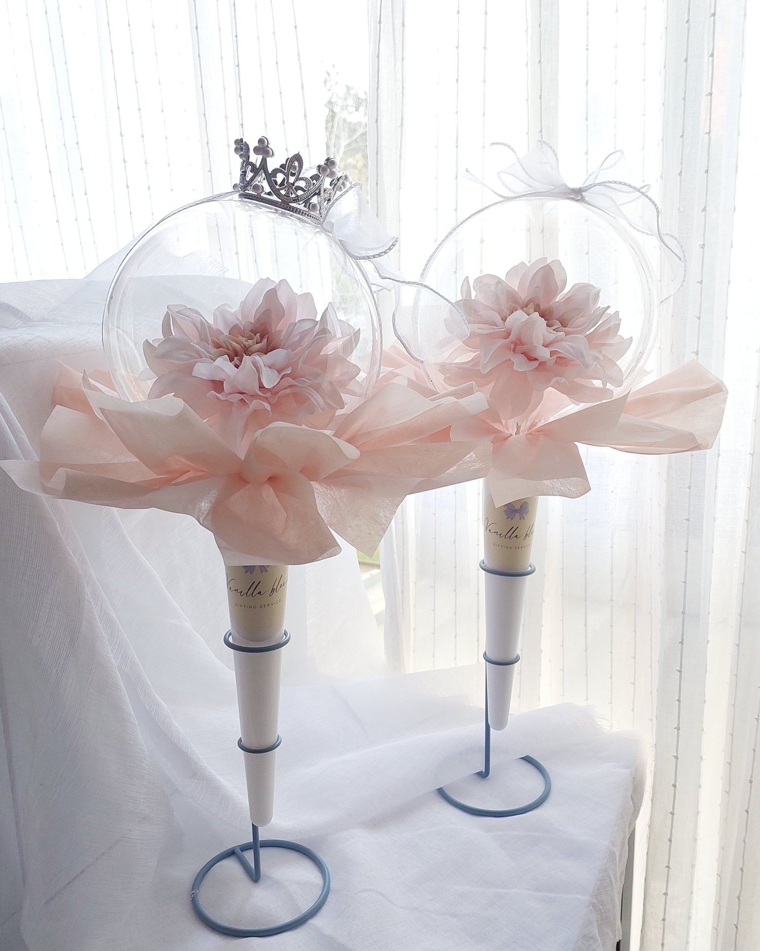 Flower balloon cone with crown