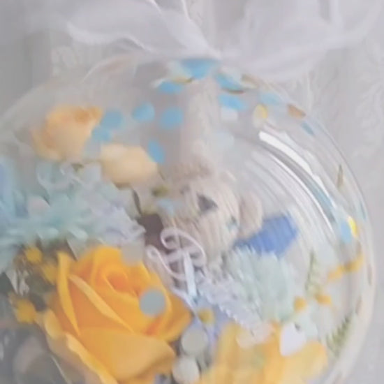 Confetti inside the balloon